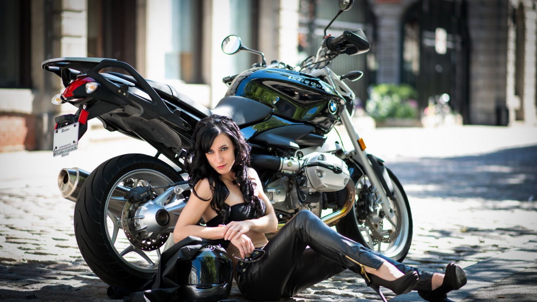 Fresh photos, fresh mood — European women on bikes online in Houston