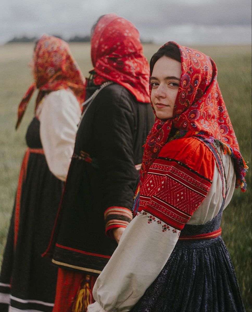 Women in Slavic costumes’s look of the day — catch her live in Houston