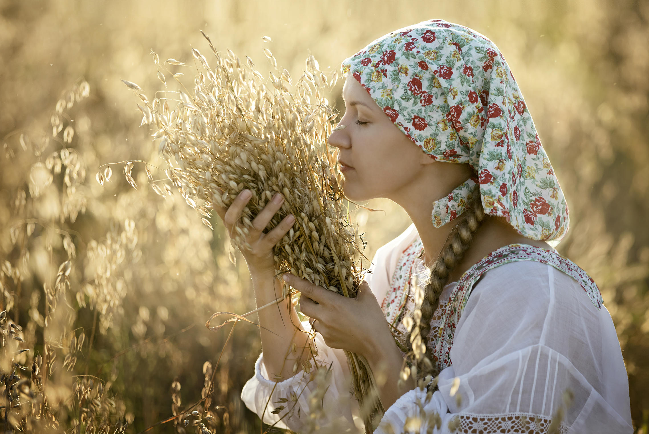 Photo Women in Slavic costumes in Houston